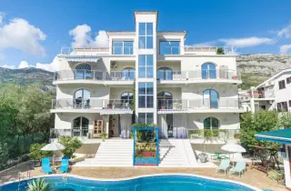 VILLA AURORA