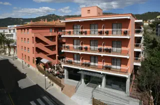 TOSSA BEACH CENTER