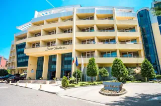 Sun Palace