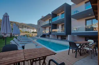 Del Mar Apartments