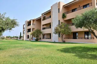 GOLDEN BAY APARTHOTEL HES
