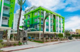 Green Life Hotel