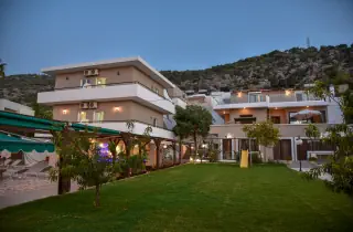 IRAKLIS APARTMENTS