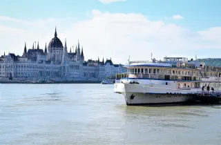 Grand Jules Boat