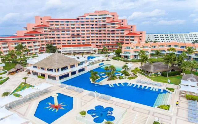 Wyndham Grand Cancún Resort & Villas (ex. Omni Cancun)