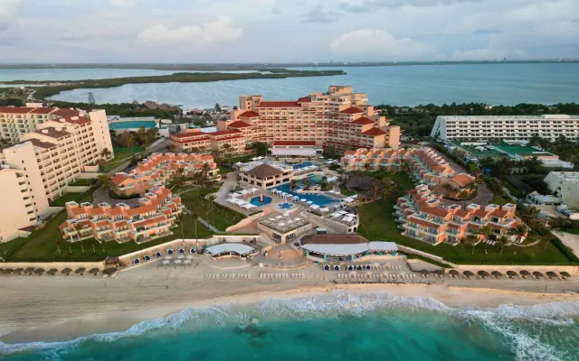 Wyndham Grand Cancún Resort & Villas (ex. Omni Cancun)