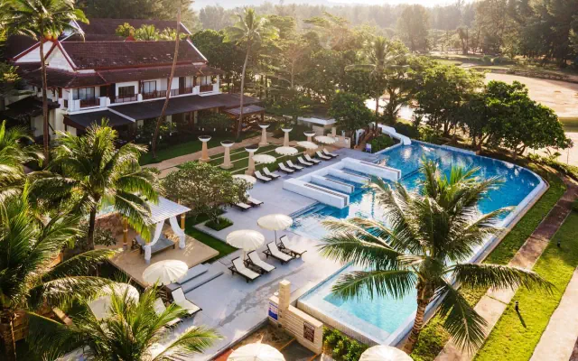 Apsara Beachfront Resort & Villa