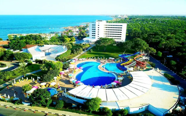  Salamis Bay Conti 
