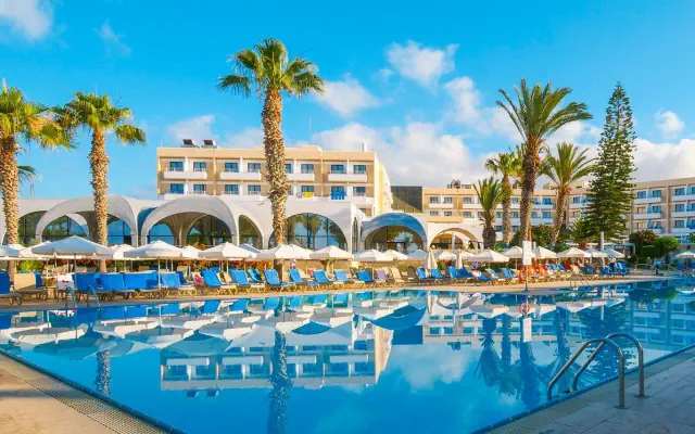 Louis Phaethon Beach