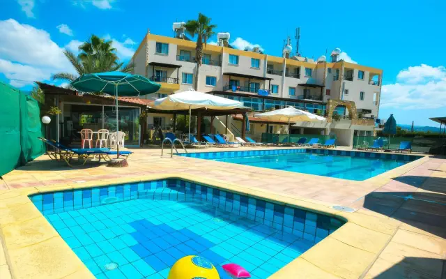 Petsas Apartments (Coral Bay)