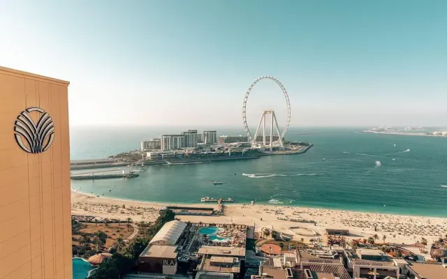 Amwaj Rotana Jumeirah Beach