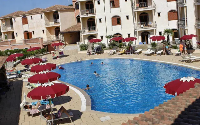 Club Esse Posada Beach Resort (Palau)