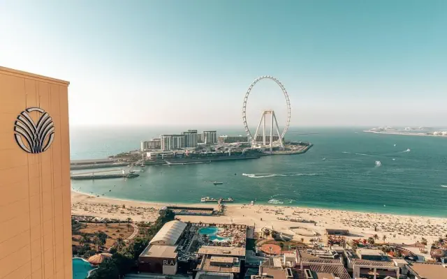 Amwaj Rotana Jumeirah Beach
