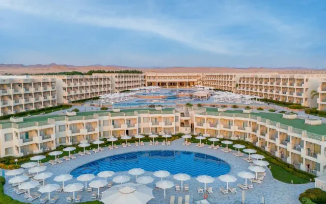Sirena Beach Resort & Spa