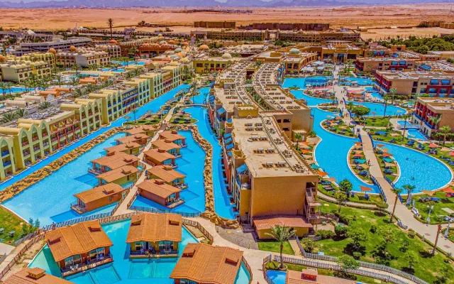  Titanic Palace Resort 