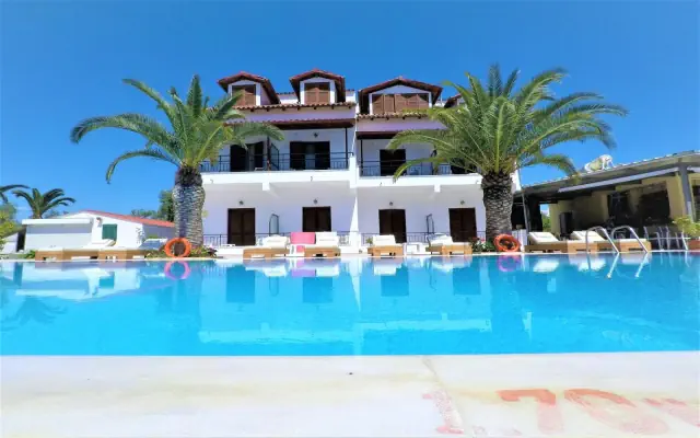 Captain's Studios & Apartments (Corfu)