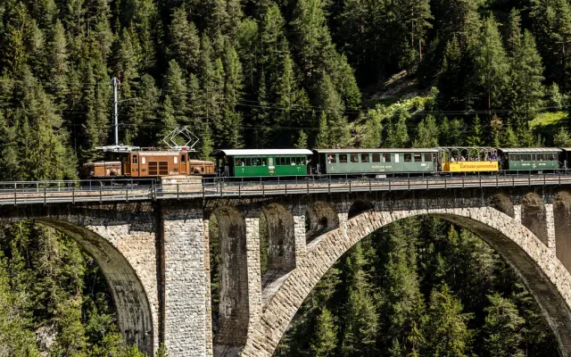 Szwajcaria - retro pociąg i Davos