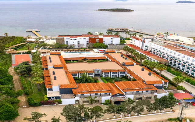 Tiana Beach