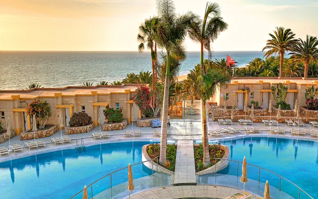 SBH Monica Beach Resort 
