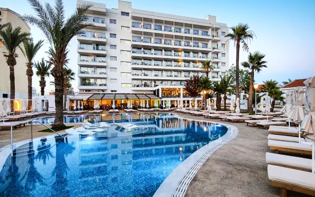 Bohemian Gardens (Protaras)