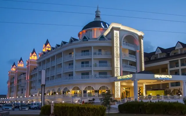  Dream World Resort & Spa 