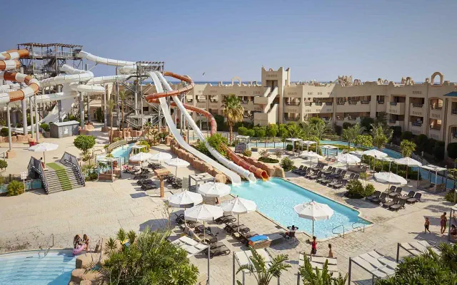 Coral Sea Water World Resort