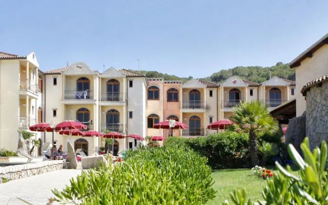 Club Esse Posada Beach Resort (Palau)