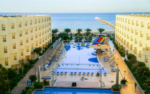  AMC Royal Hotel & Spa (ex. AMC Azur Resort) 