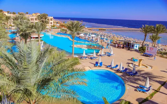  Rehana Royal Beach Resort & Spa 