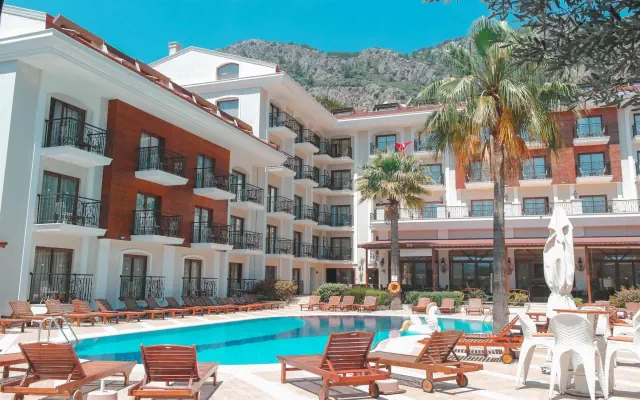  Meril Club Hotel & Spa 