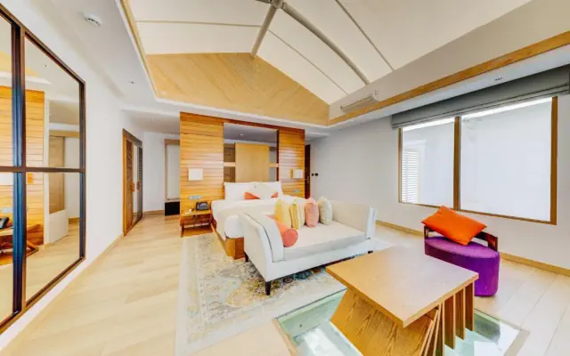 Cinnamon Hakura Huraa (ex Chaaya)