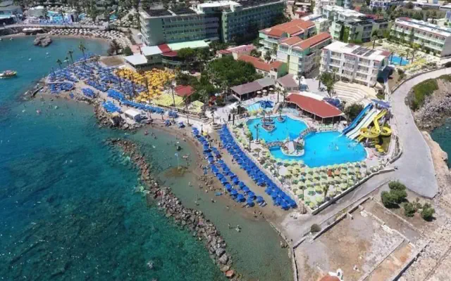 Eri Beach & Village