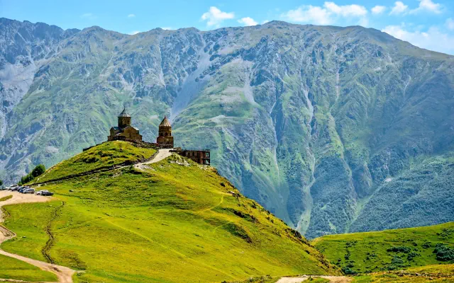 Gruzja, Armenia - spod szczytów Kaukazu w doliny
