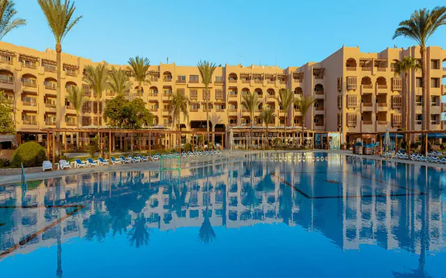 Continental (ex Movenpick Resort)