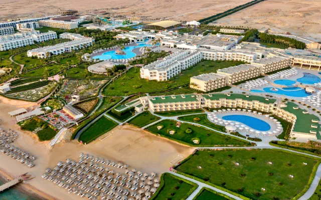 Sirena Beach Resort & Spa