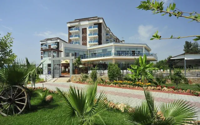  Cenger Beach Resort (Side) 