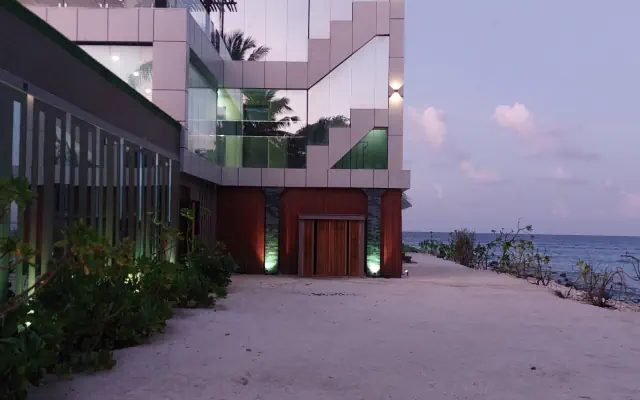 Swarn by Hawks (ex. Clarks Exotica Kamadhoo Maldives)