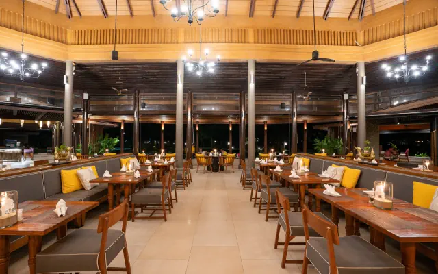 Apsara Beachfront Resort & Villa